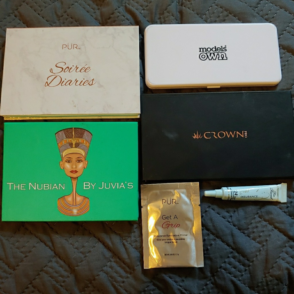 SALE!! Eyeshadow pallete bundle!!